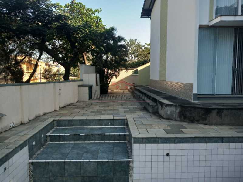 Casa de Condomínio à venda com 4 quartos, 221m² - Foto 4