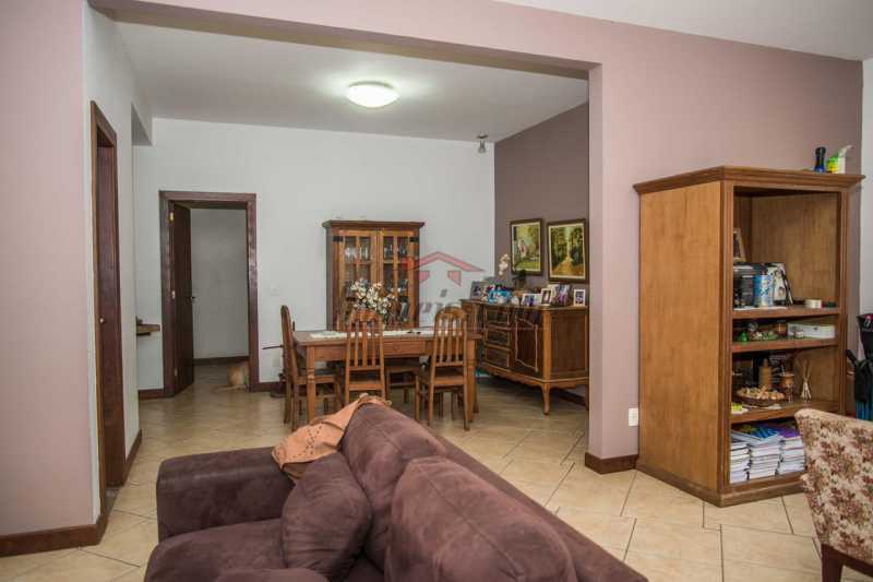 Casa de Condomínio à venda com 3 quartos, 234m² - Foto 2