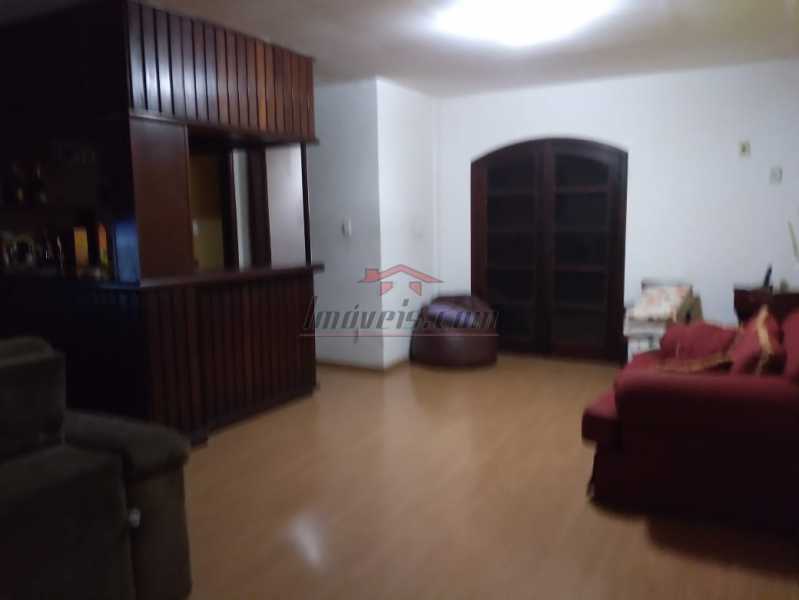 Casa à venda com 3 quartos, 290m² - Foto 1