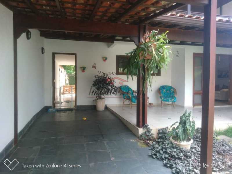 Casa de Condomínio à venda com 5 quartos, 220m² - Foto 3