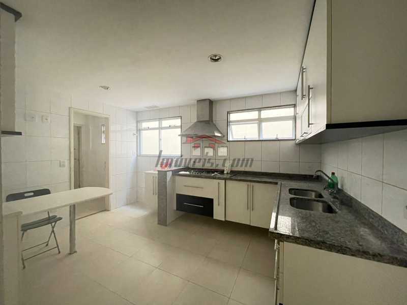 Apartamento à venda com 3 quartos, 140m² - Foto 19