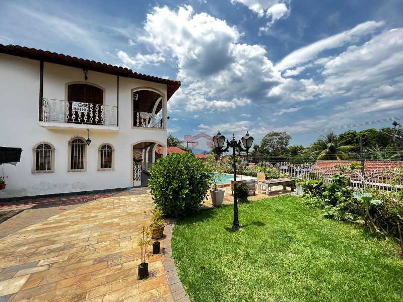 Casa de Condomínio à venda com 3 quartos, 226m² - Foto 2