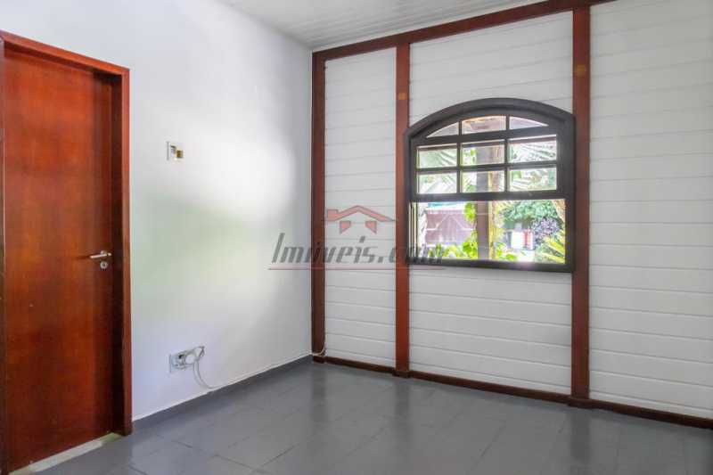 Casa à venda com 3 quartos, 220m² - Foto 12