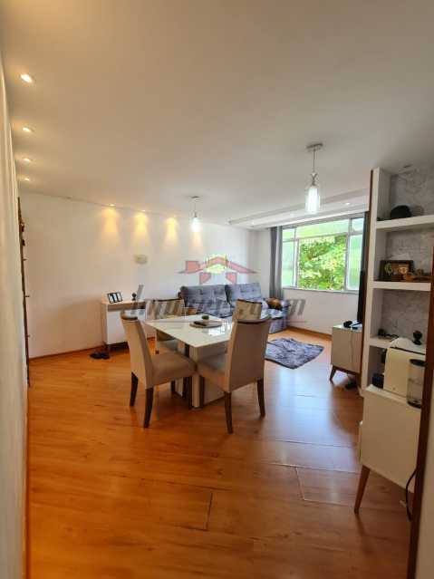 Apartamento à venda com 2 quartos, 70m² - Foto 2