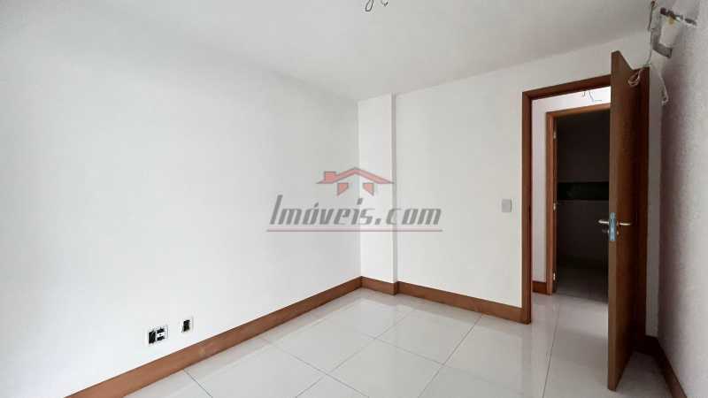 Apartamento à venda com 4 quartos, 200m² - Foto 15