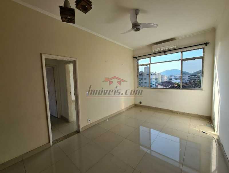 Apartamento à venda com 2 quartos, 73m² - Foto 4