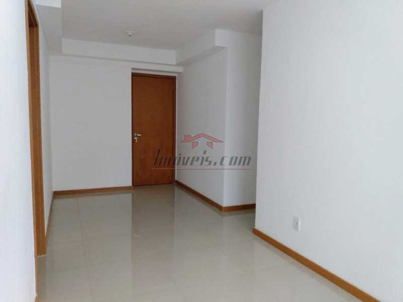 Apartamento à venda com 2 quartos, 64m² - Foto 2