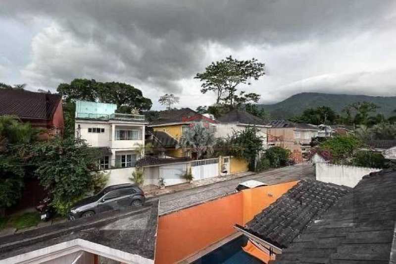 Casa de Condomínio à venda com 3 quartos, 220m² - Foto 18