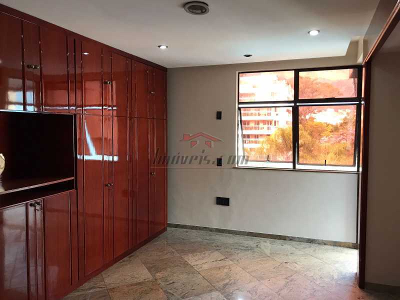 Apartamento à venda com 3 quartos, 227m² - Foto 10