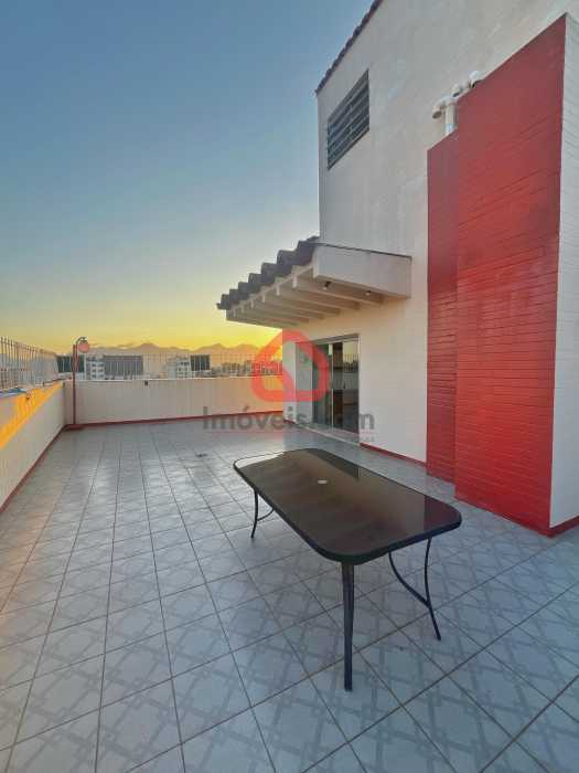 Cobertura à venda com 3 quartos, 245m² - Foto 2