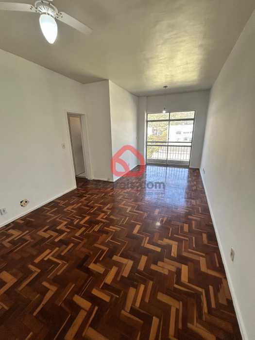 Apartamento à venda com 2 quartos, 98m² - Foto 3