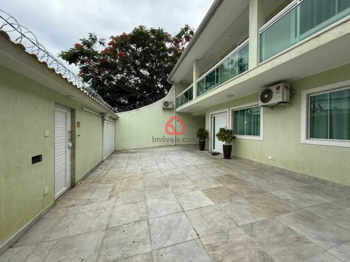 Casa, 4 quartos, 258 m² - Foto 1