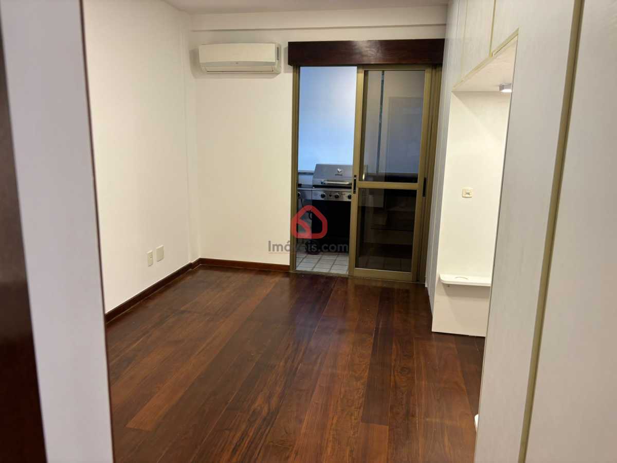 Apartamento, 3 quartos, 150 m² - Foto 2