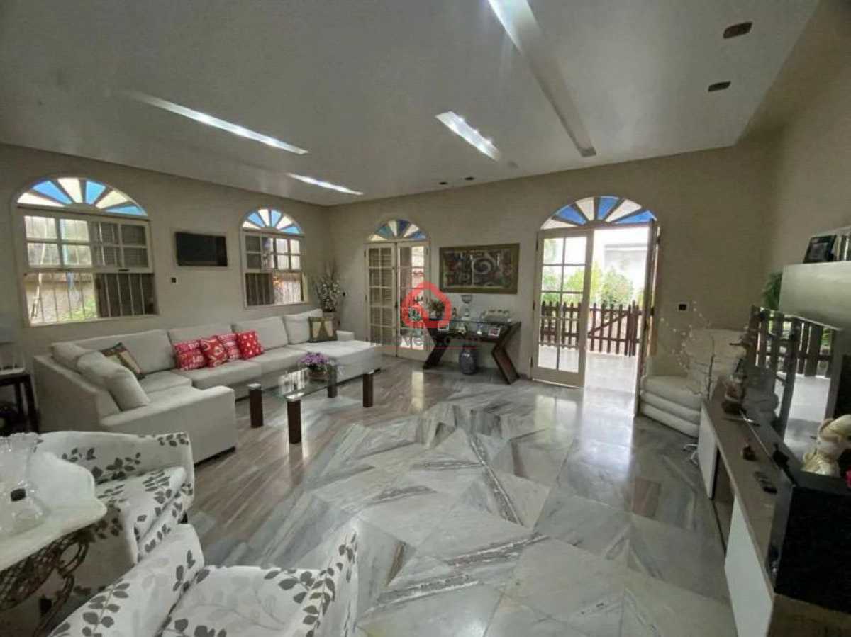 Casa, 3 quartos, 287 m² - Foto 1