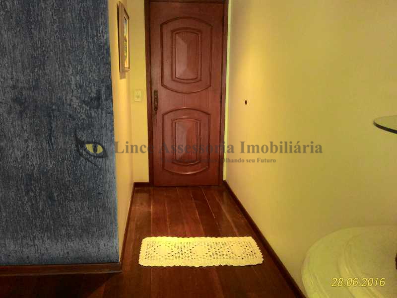 Apartamento à venda com 3 quartos, 130m² - Foto 2