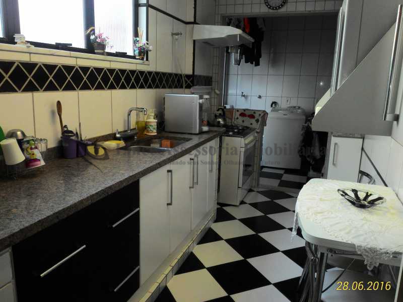 Apartamento à venda com 3 quartos, 130m² - Foto 12