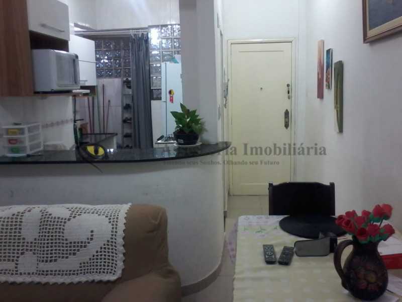 Apartamento à venda com 2 quartos, 70m² - Foto 8