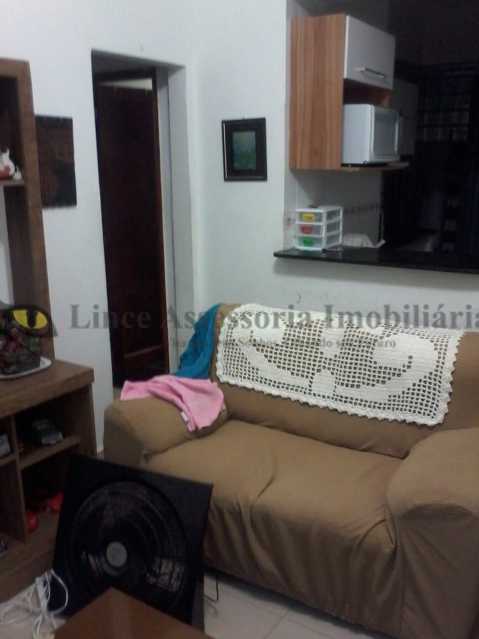 Apartamento à venda com 2 quartos, 70m² - Foto 3