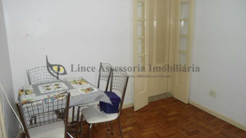 Apartamento à venda com 2 quartos, 66m² - Foto 3