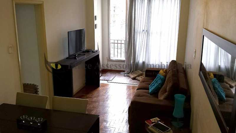 Apartamento à venda com 2 quartos, 70m² - Foto 2