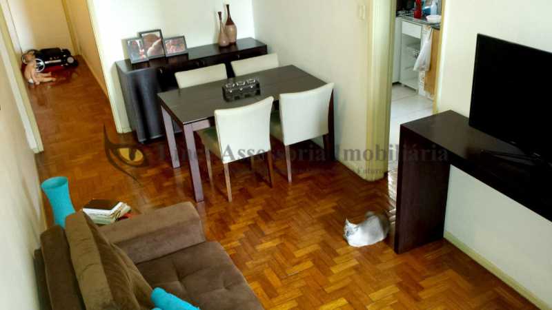 Apartamento à venda com 2 quartos, 70m² - Foto 3