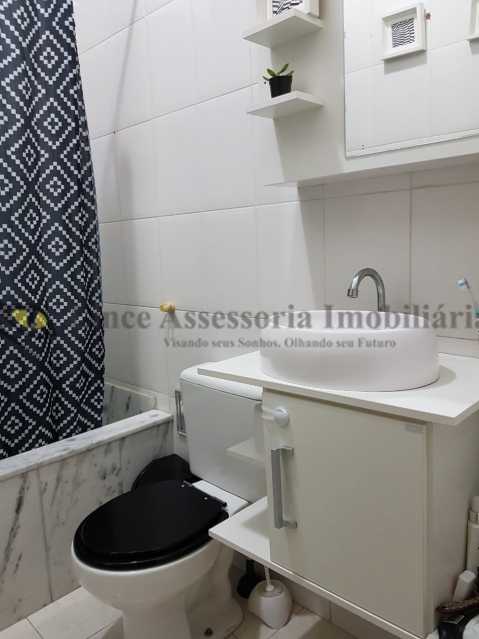 Apartamento à venda com 2 quartos, 70m² - Foto 9