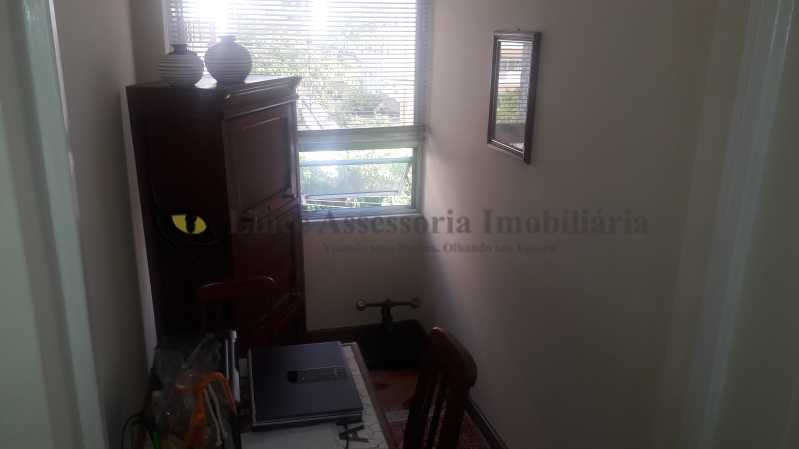 Apartamento à venda com 2 quartos, 65m² - Foto 2