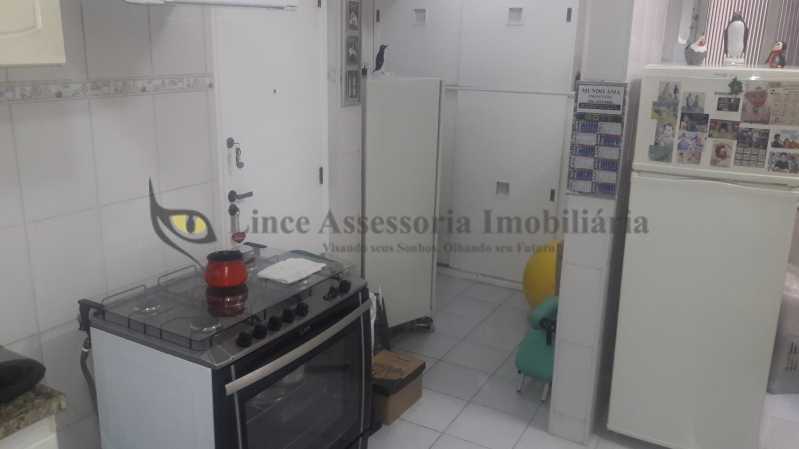 Apartamento à venda com 2 quartos, 65m² - Foto 10