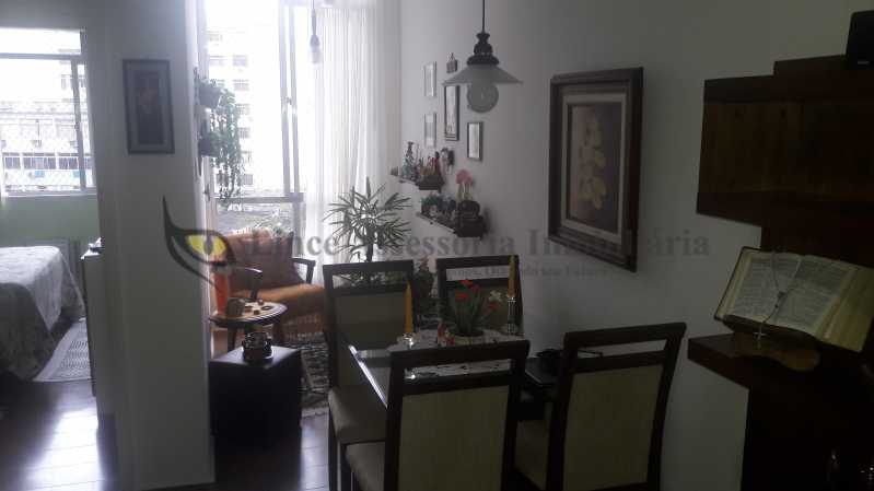 Apartamento à venda com 2 quartos, 75m² - Foto 2