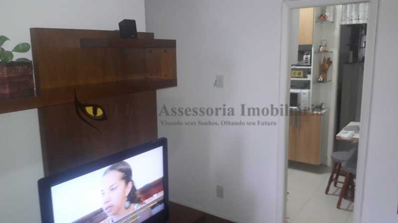 Apartamento à venda com 2 quartos, 75m² - Foto 3