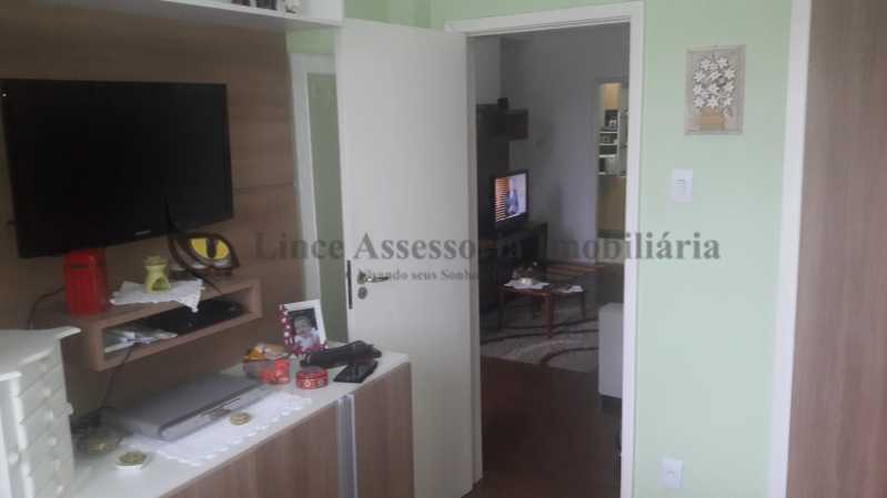 Apartamento à venda com 2 quartos, 75m² - Foto 10