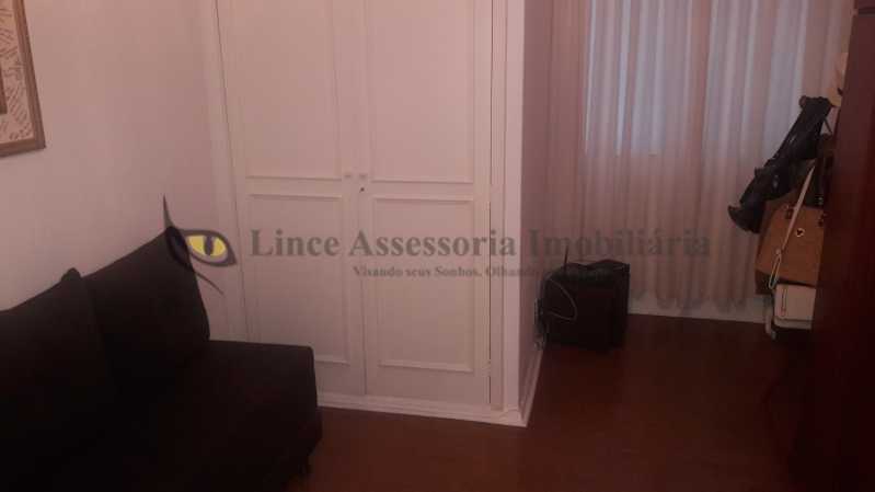 Apartamento à venda com 2 quartos, 75m² - Foto 11