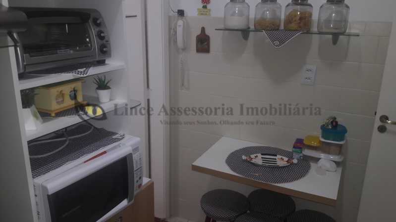 Apartamento à venda com 2 quartos, 75m² - Foto 19