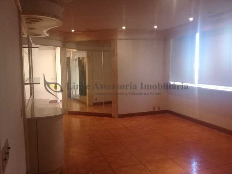 Apartamento à venda com 3 quartos, 167m² - Foto 2