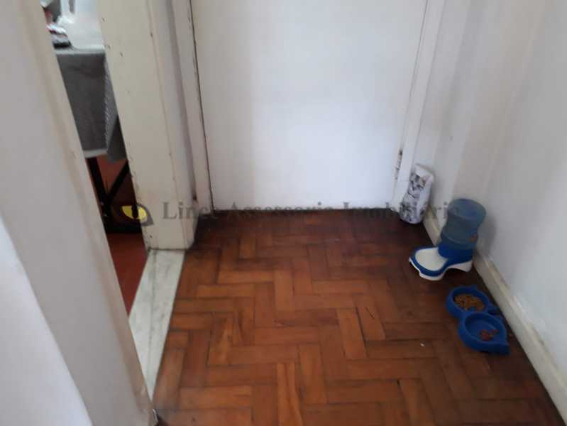 Apartamento à venda com 2 quartos, 75m² - Foto 2