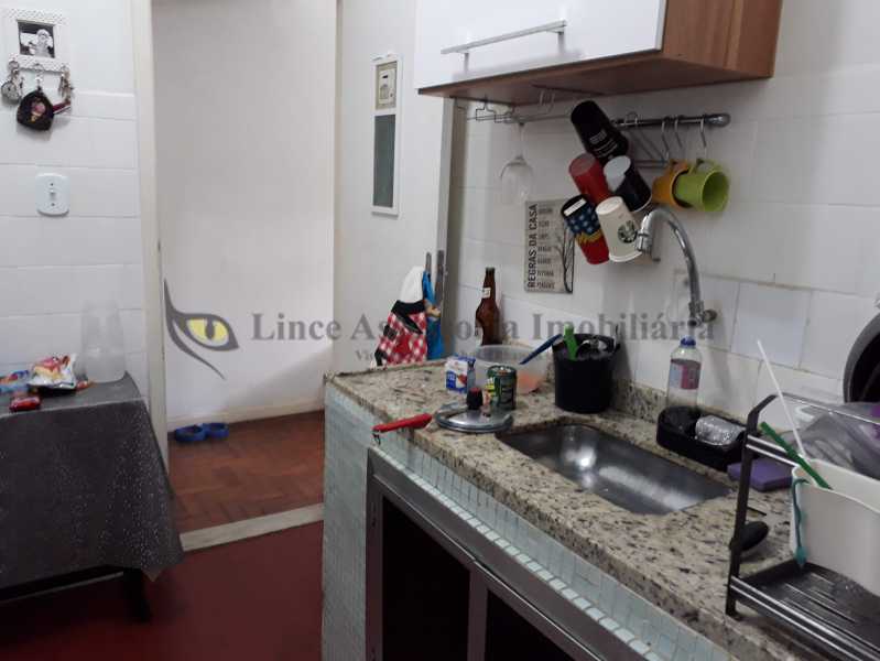 Apartamento à venda com 2 quartos, 75m² - Foto 17