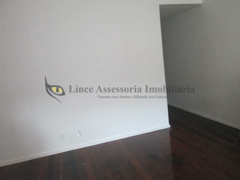 Apartamento à venda com 3 quartos, 118m² - Foto 2