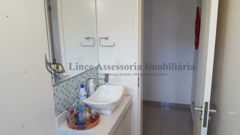 Apartamento à venda com 2 quartos, 70m² - Foto 4