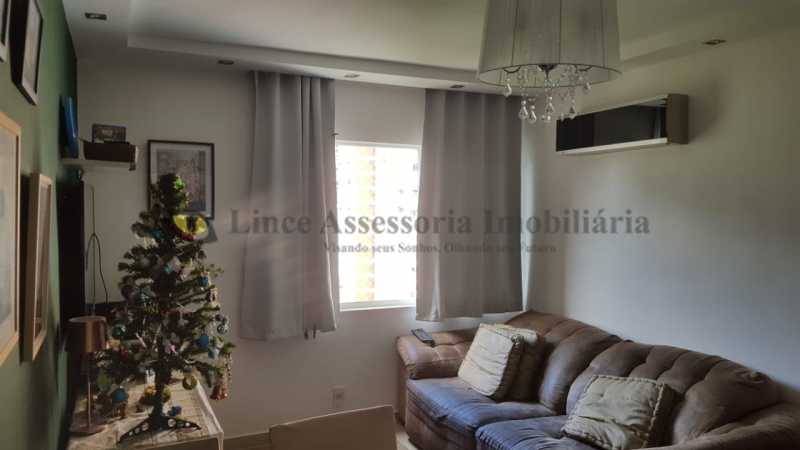 Apartamento à venda com 2 quartos, 70m² - Foto 1