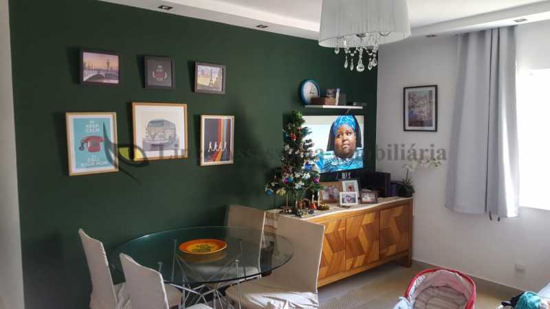 Apartamento à venda com 2 quartos, 70m² - Foto 3