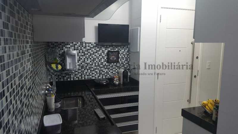 Apartamento à venda com 2 quartos, 70m² - Foto 13