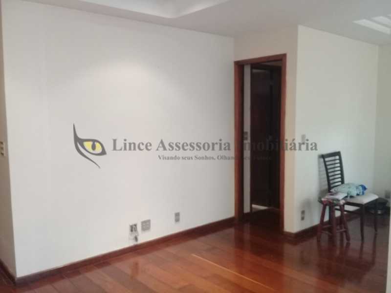 Apartamento à venda com 2 quartos, 77m² - Foto 2