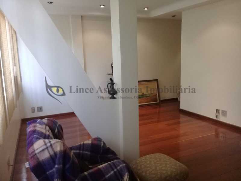 Apartamento à venda com 2 quartos, 77m² - Foto 3