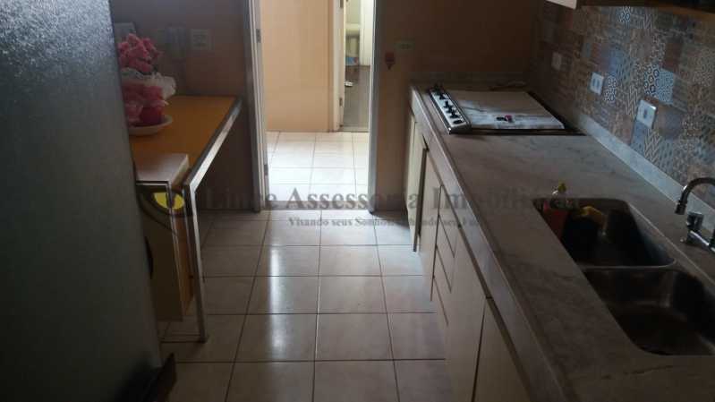 Apartamento à venda com 3 quartos, 180m² - Foto 9