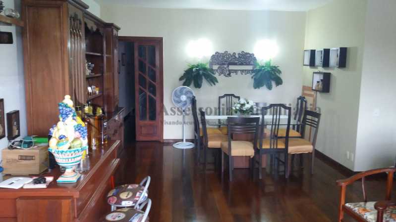 Apartamento à venda com 4 quartos, 170m² - Foto 2