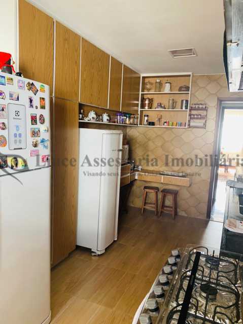 Apartamento à venda com 4 quartos, 156m² - Foto 9