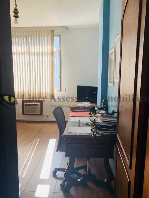 Apartamento à venda com 4 quartos, 156m² - Foto 12