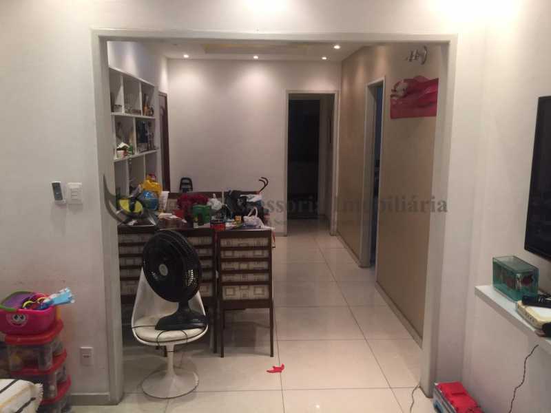 Apartamento à venda com 3 quartos, 144m² - Foto 2