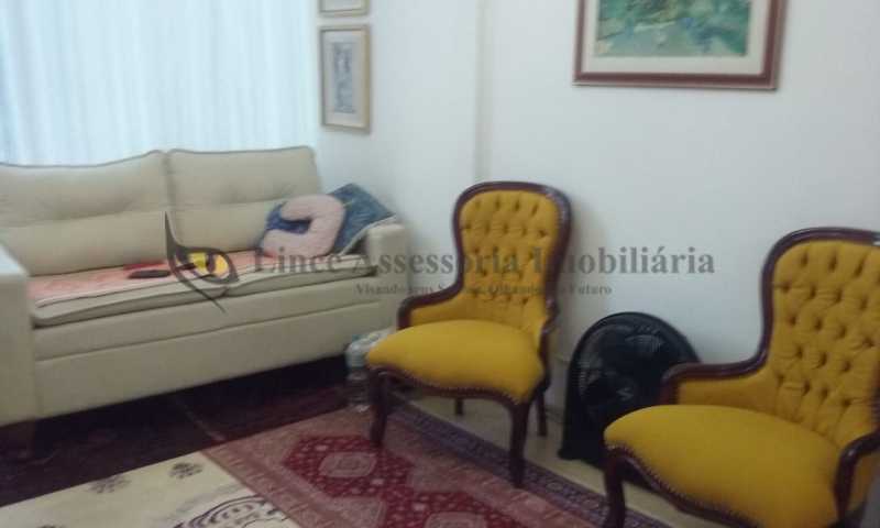 Apartamento à venda com 2 quartos, 70m² - Foto 1