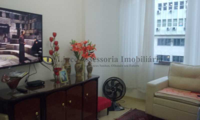 Apartamento à venda com 2 quartos, 70m² - Foto 2